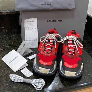 BALENCIAGA